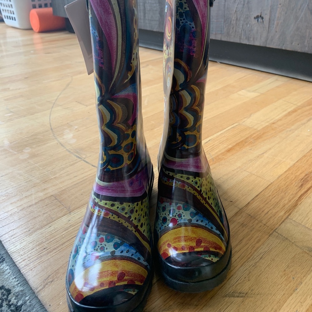 NEVER WORN WITH TAG NORTY RAIN BOOTS